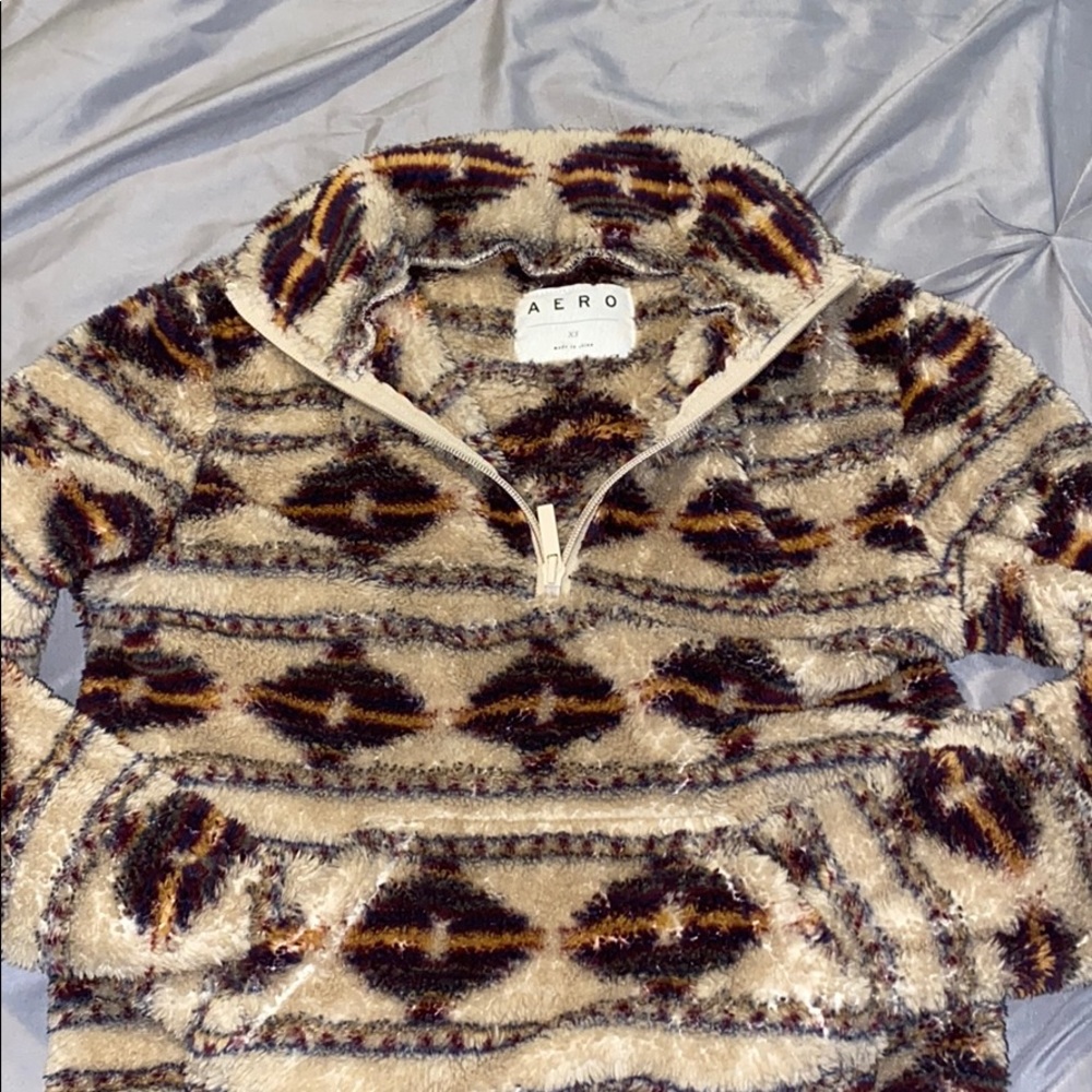 fuzzy crop pull over NWOT